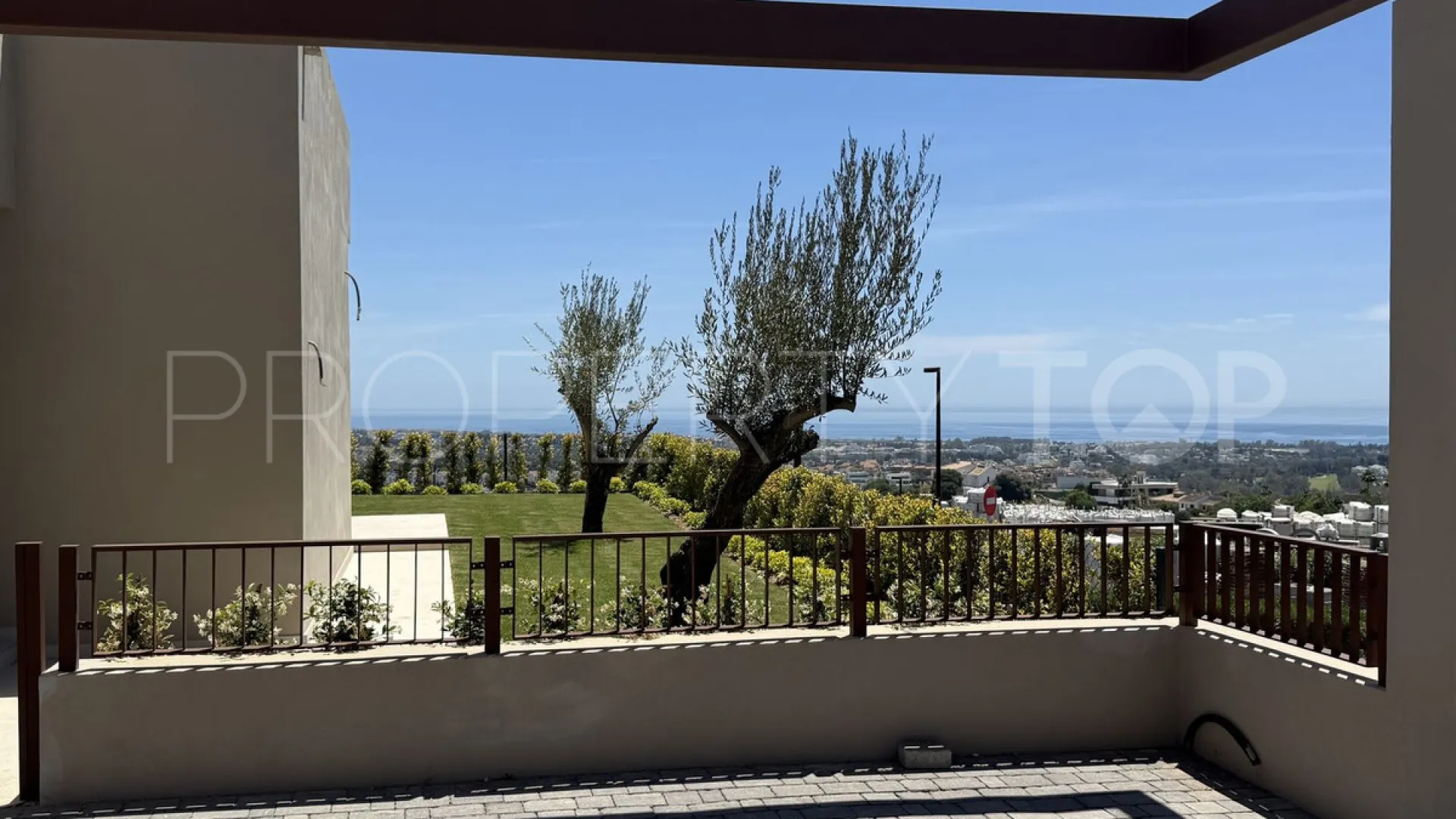 For sale villa in Benahavis with 3 bedrooms