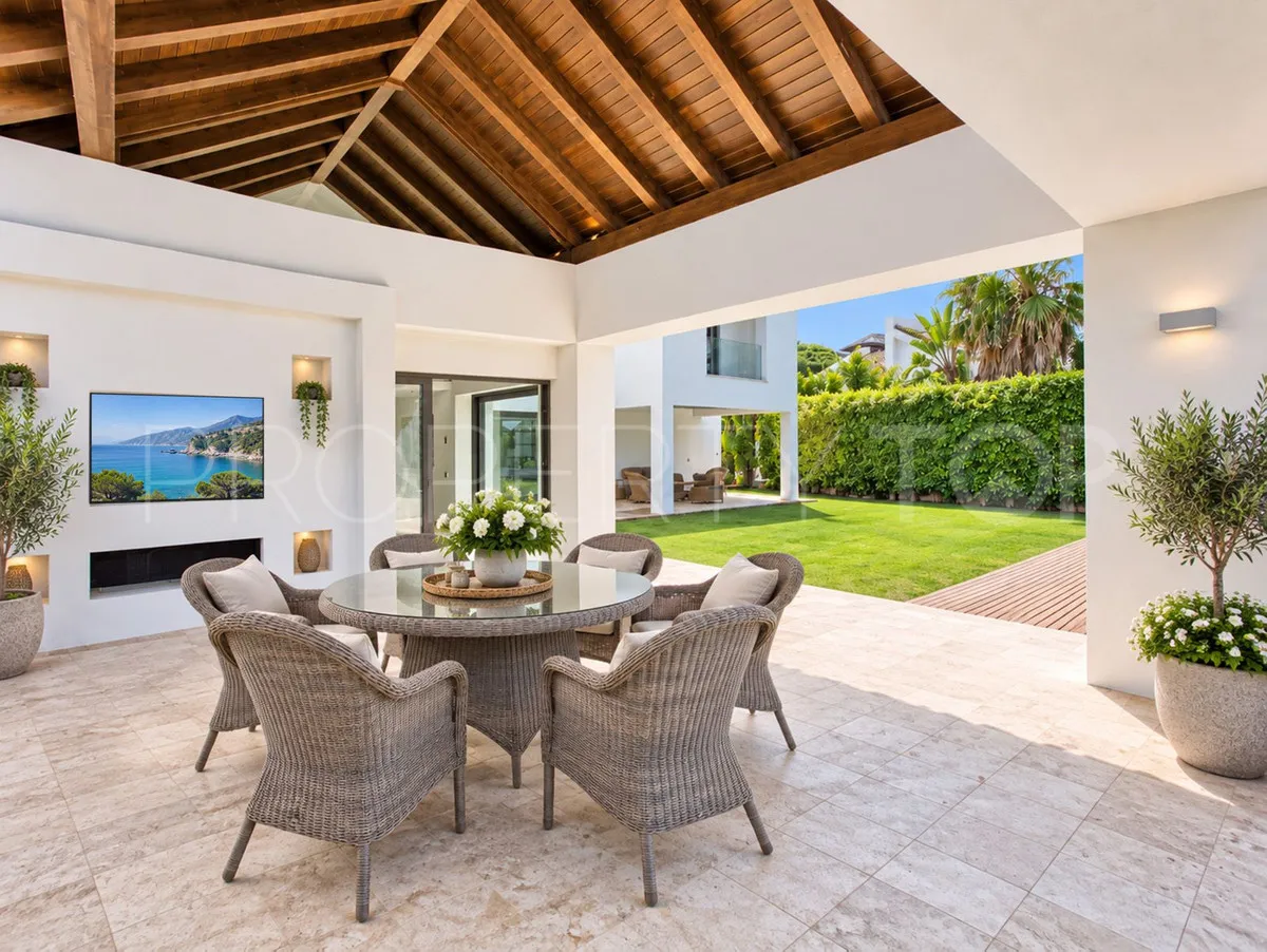 Los Arqueros villa for sale