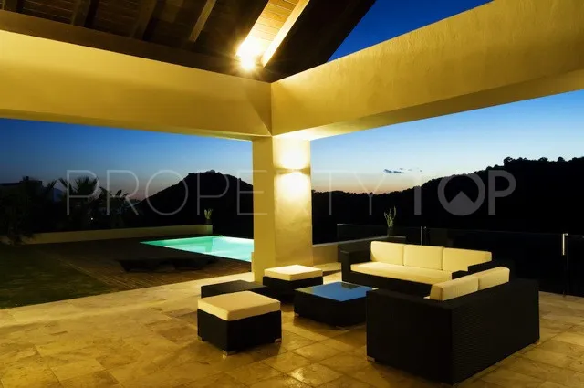 Los Arqueros villa for sale