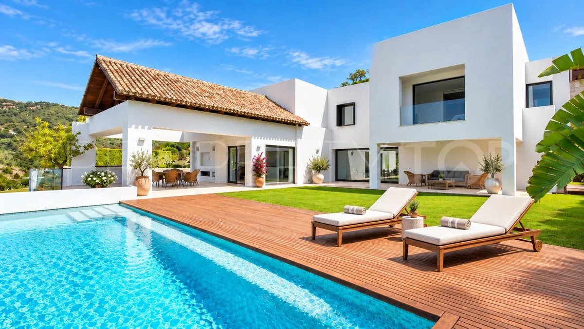 Los Arqueros villa for sale