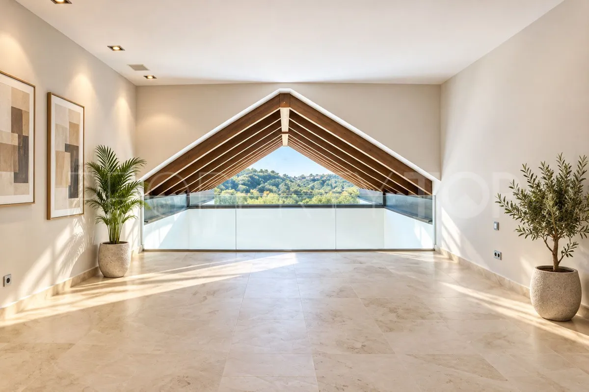 Los Arqueros villa for sale