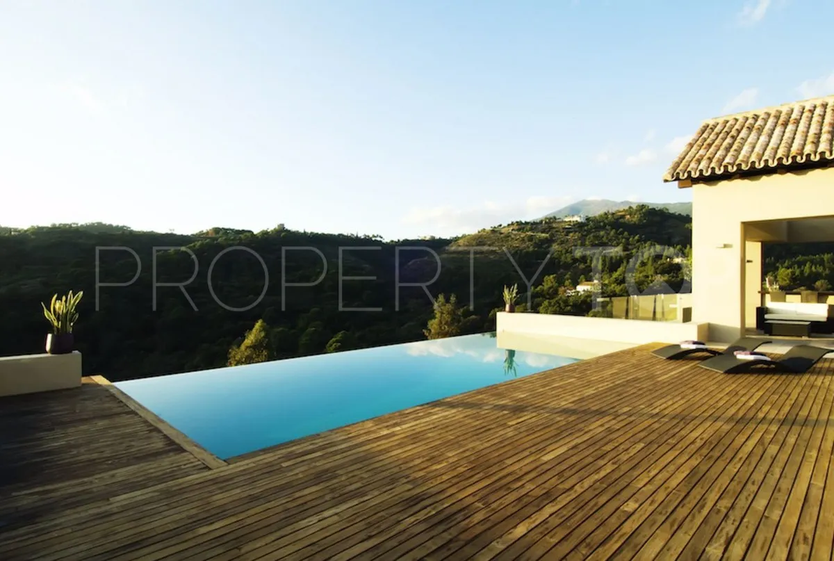 Los Arqueros villa for sale
