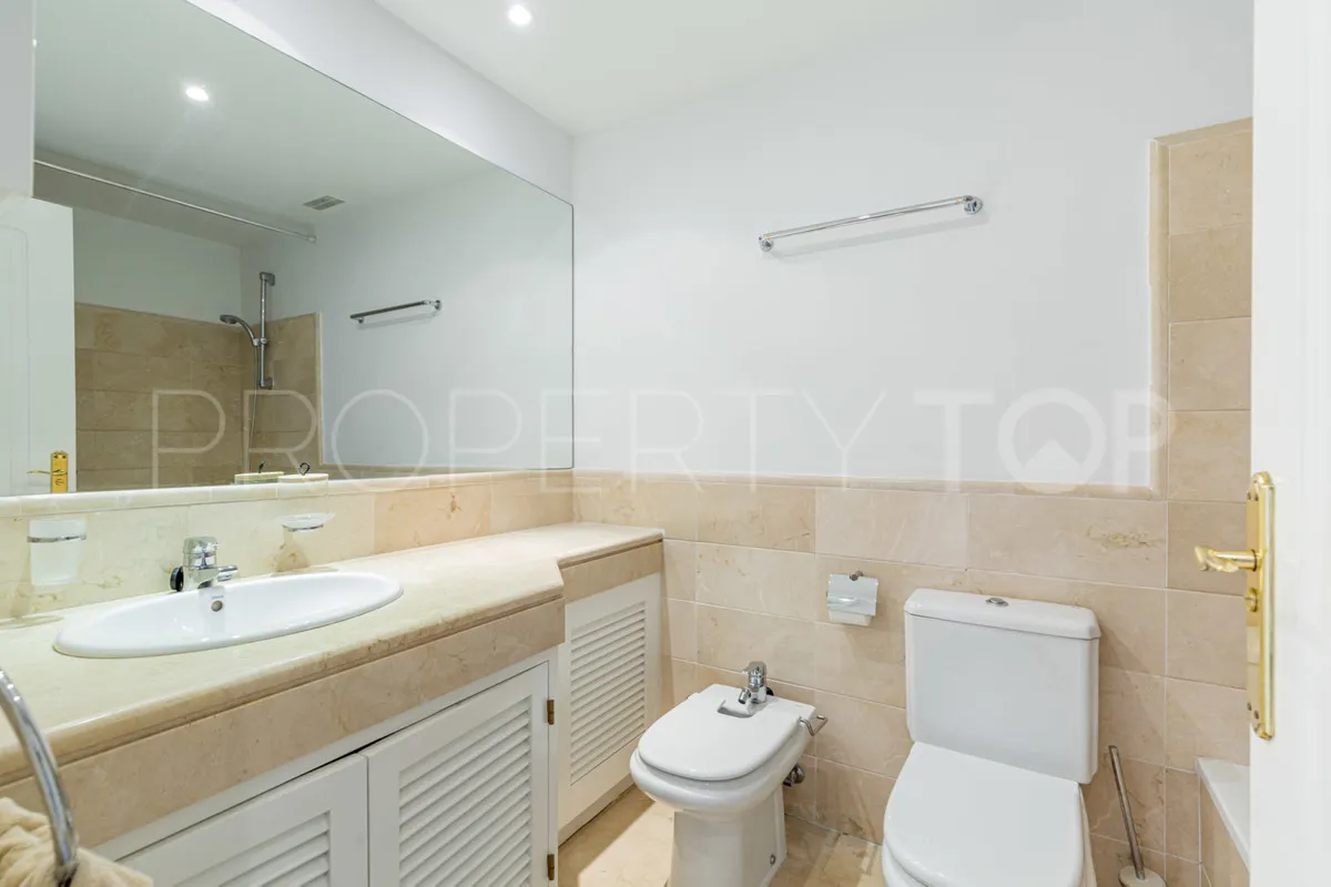 Apartamento planta baja a la venta de 3 dormitorios en Los Arqueros
