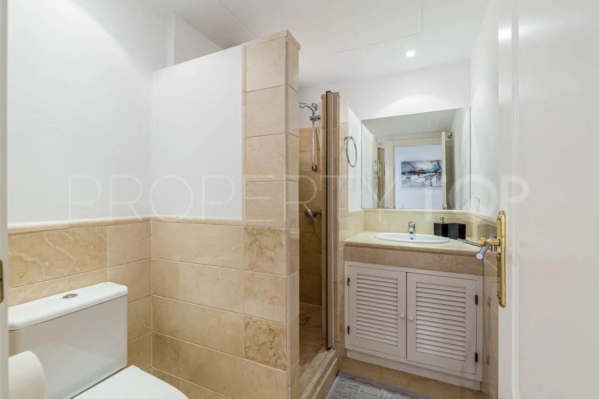 Apartamento planta baja a la venta de 3 dormitorios en Los Arqueros