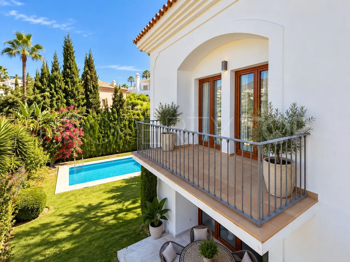 Villa de 4 dormitorios en venta en Selwo