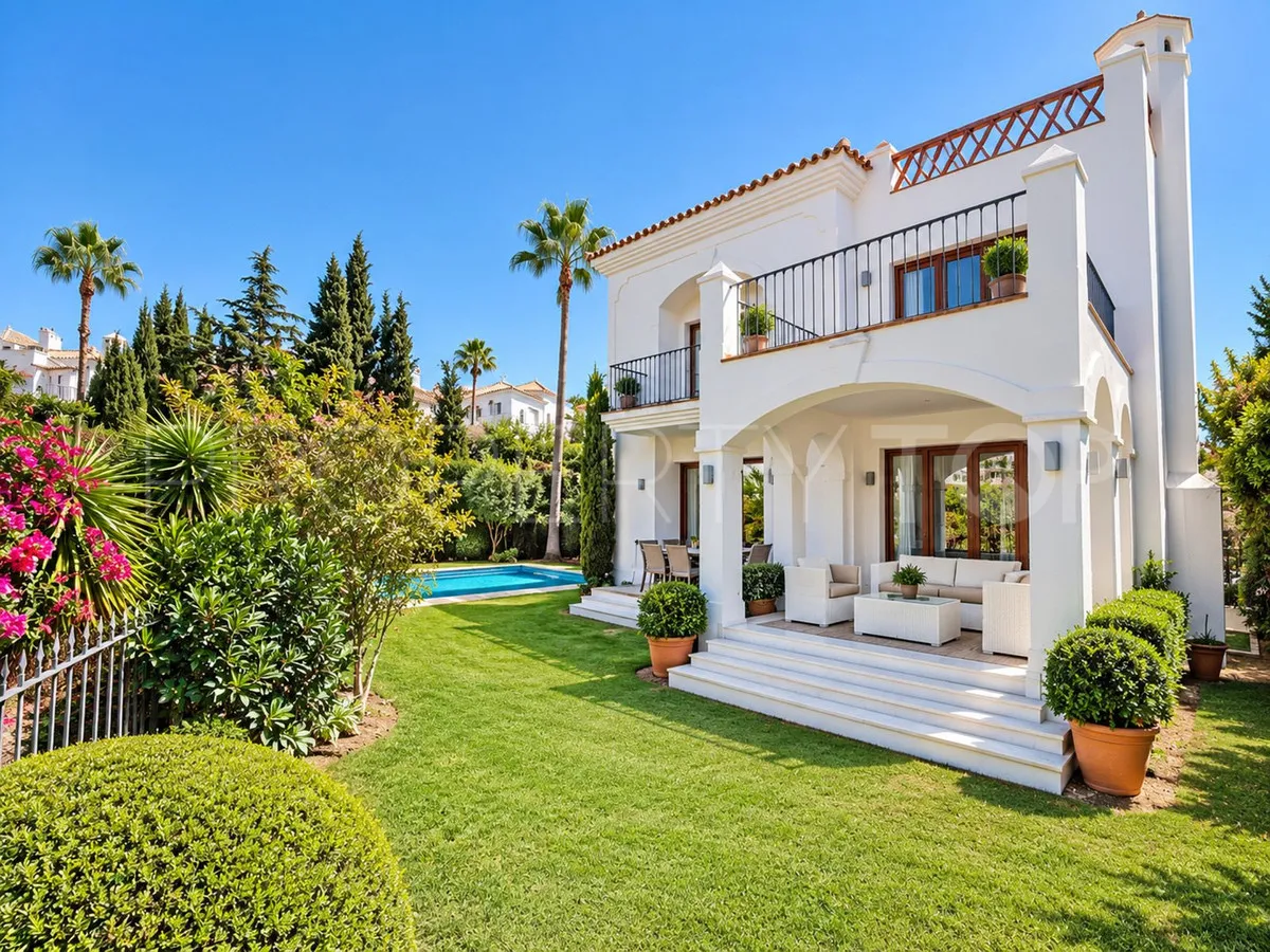 Villa de 4 dormitorios en venta en Selwo
