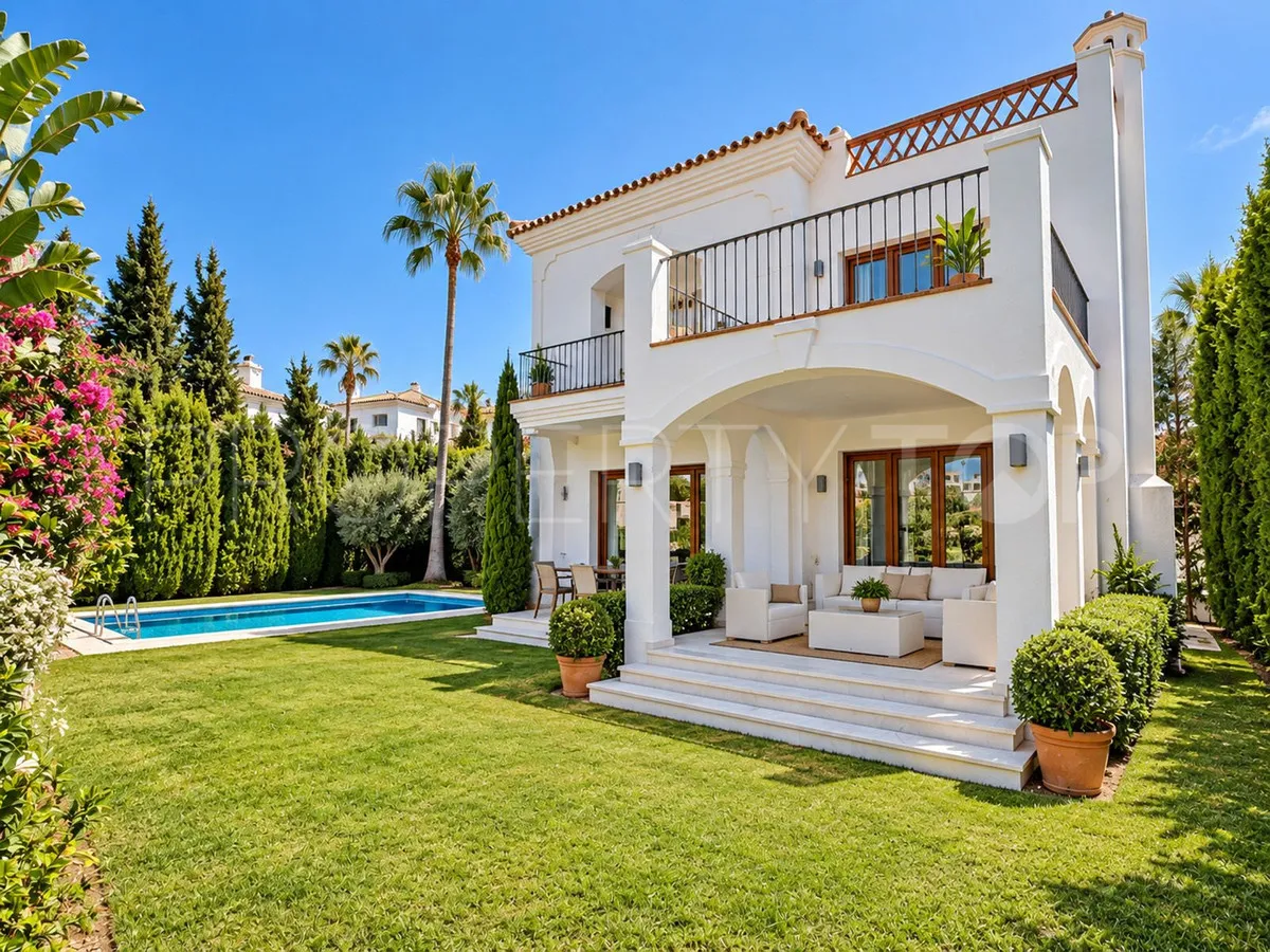 Villa de 4 dormitorios en venta en Selwo