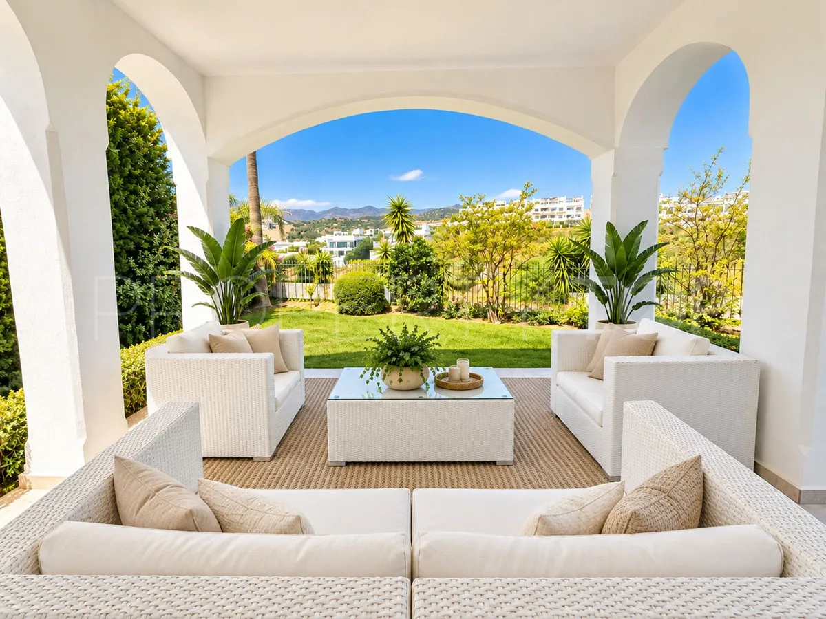 Villa de 4 dormitorios en venta en Selwo