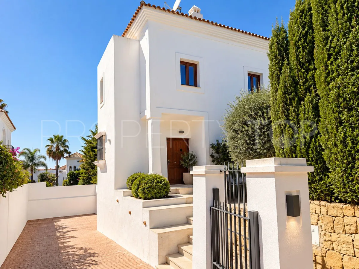 Villa de 4 dormitorios en venta en Selwo