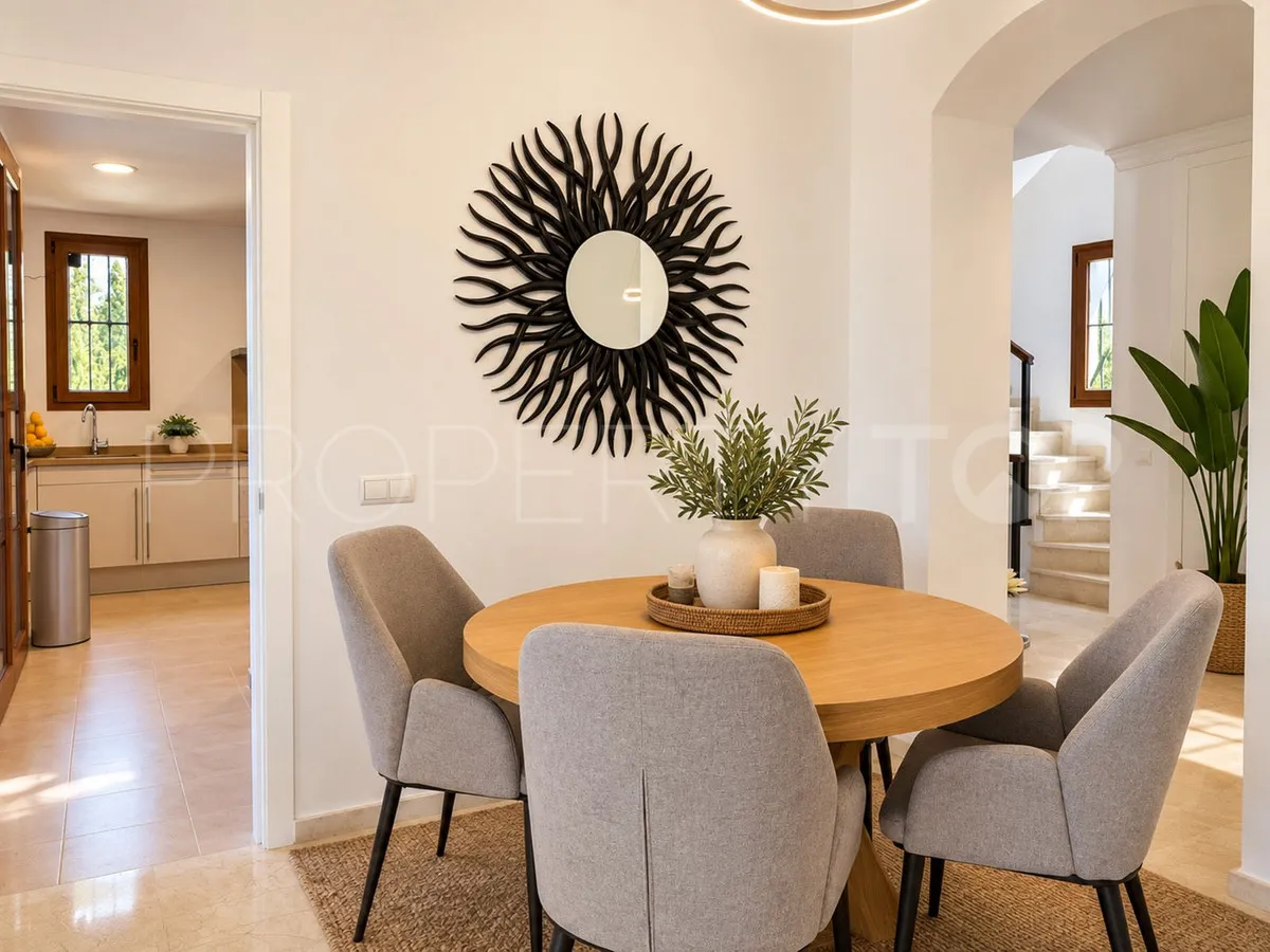 Villa de 4 dormitorios en venta en Selwo