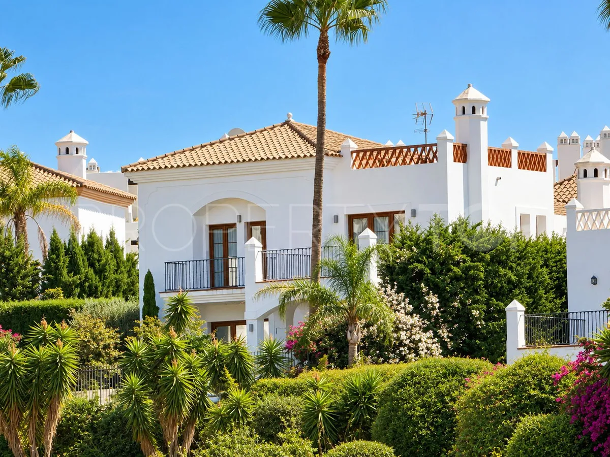 Villa de 4 dormitorios en venta en Selwo