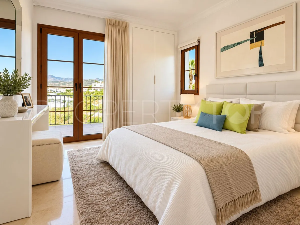 Villa de 4 dormitorios en venta en Selwo