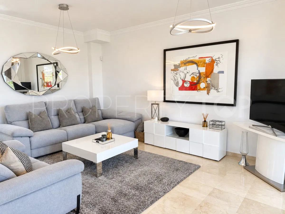 Villa de 4 dormitorios en venta en Selwo