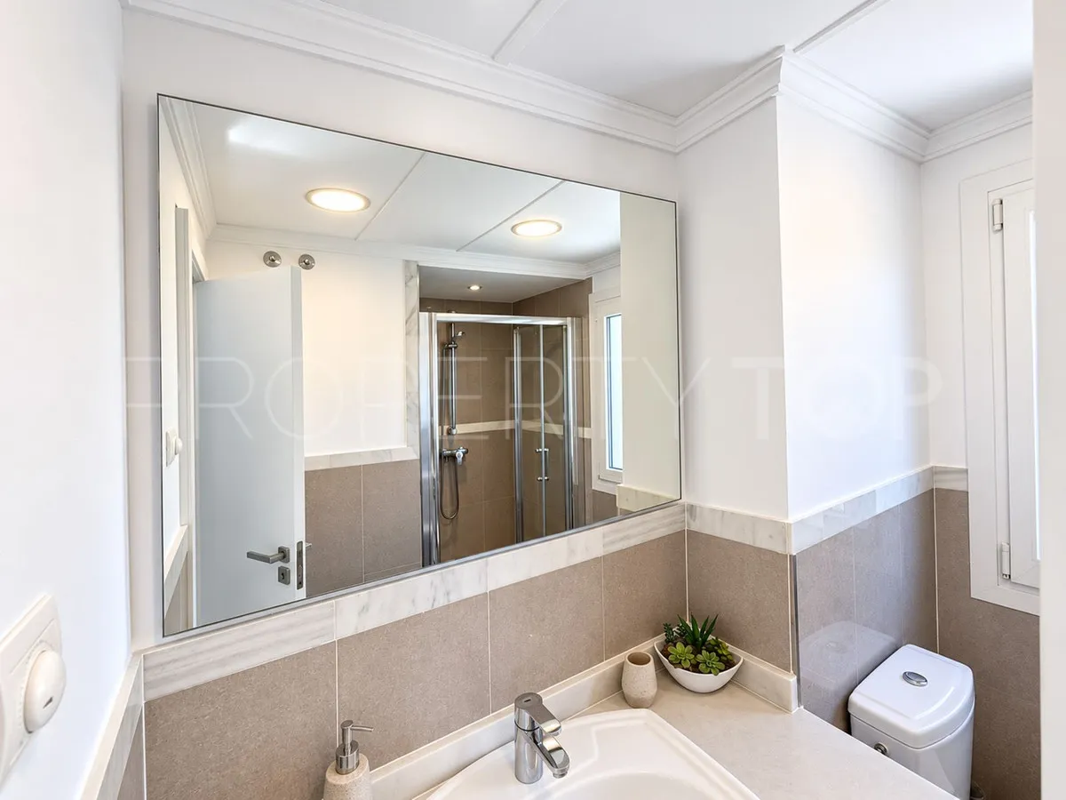 Villa de 4 dormitorios en venta en Selwo