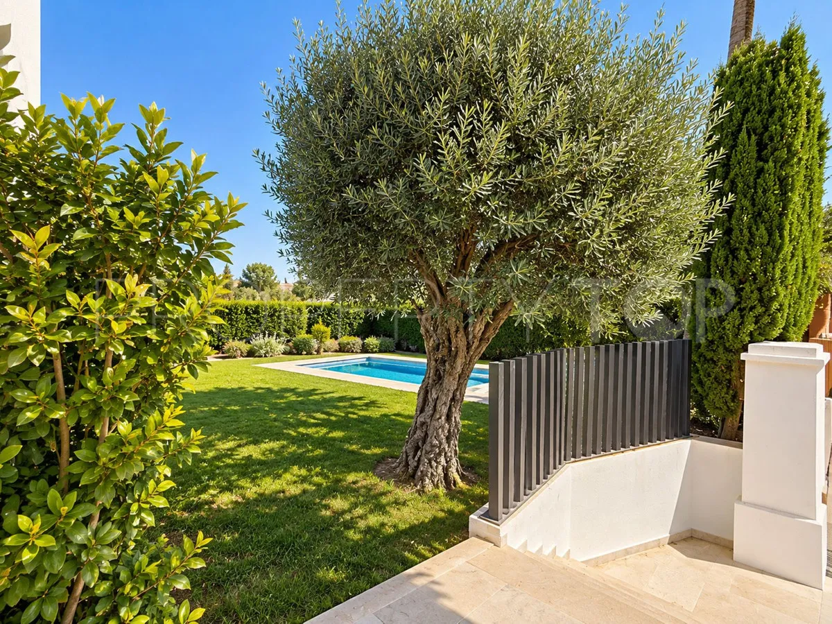 Villa de 4 dormitorios en venta en Selwo