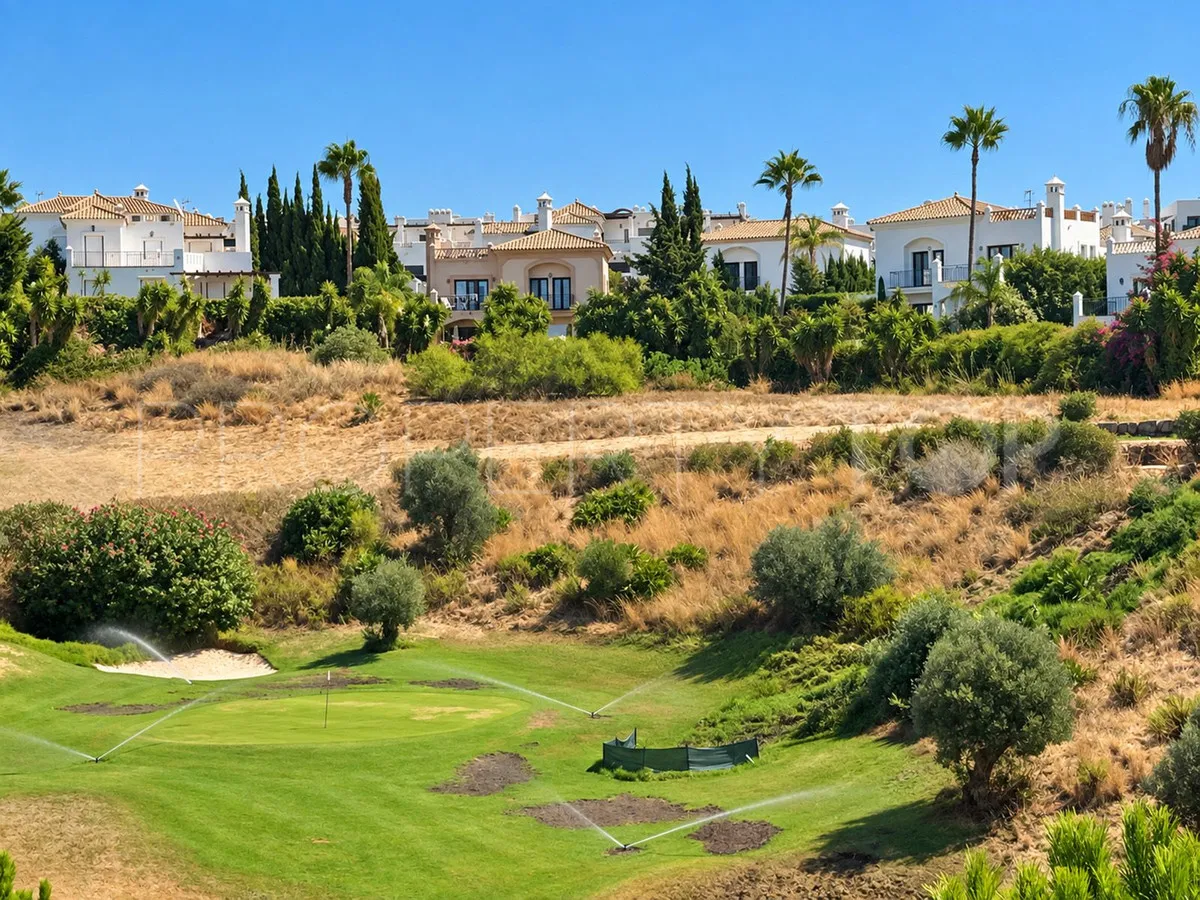 Villa de 4 dormitorios en venta en Selwo