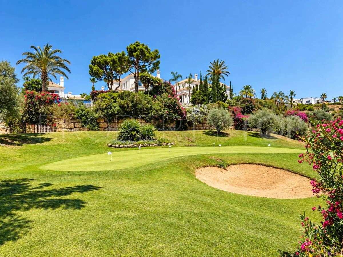 Villa de 4 dormitorios en venta en Selwo