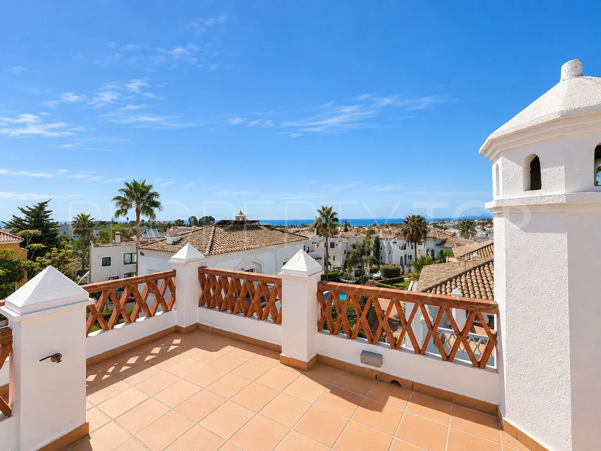 Villa de 4 dormitorios en venta en Selwo