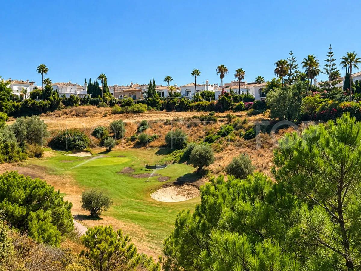Villa de 4 dormitorios en venta en Selwo