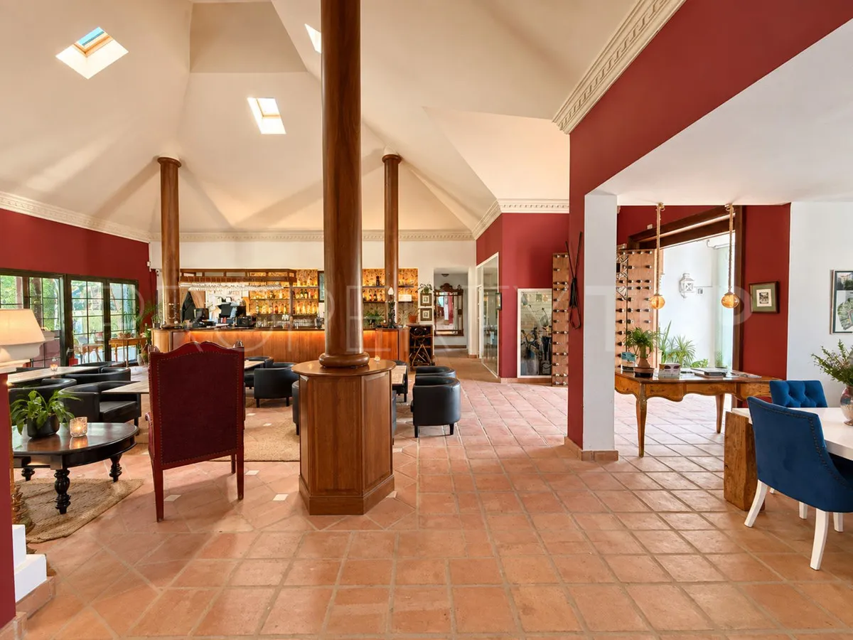 Villa de 4 dormitorios en venta en Selwo