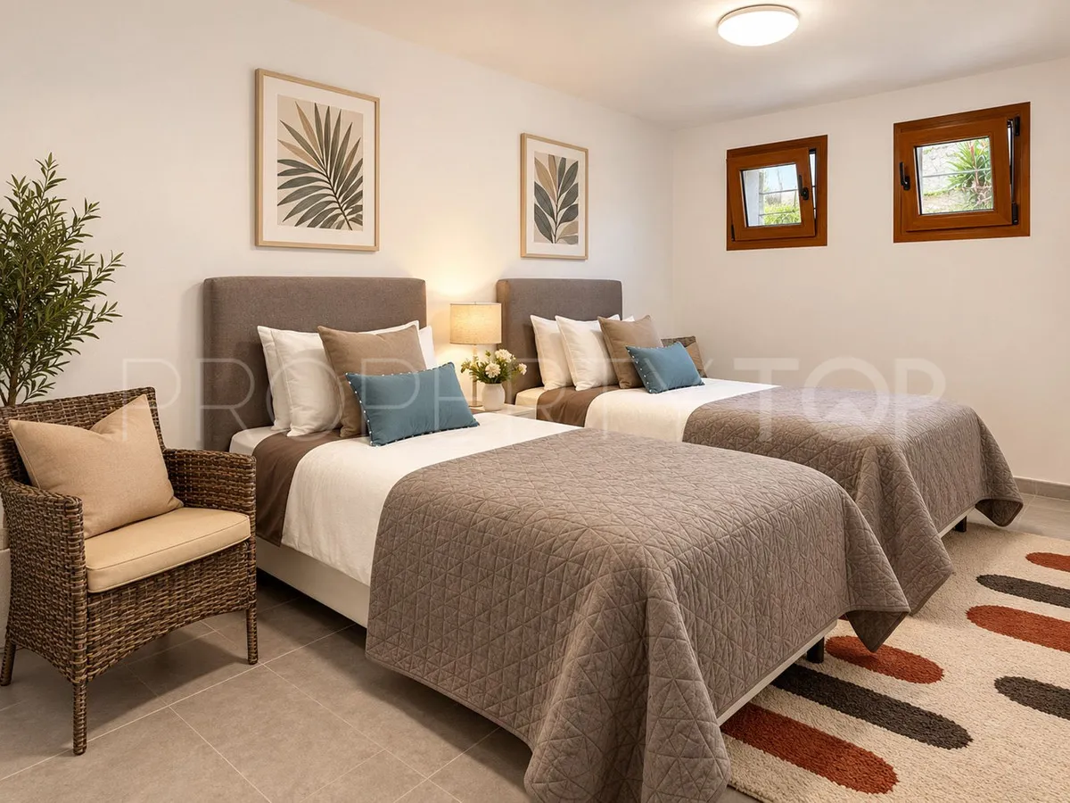 Villa de 4 dormitorios en venta en Selwo