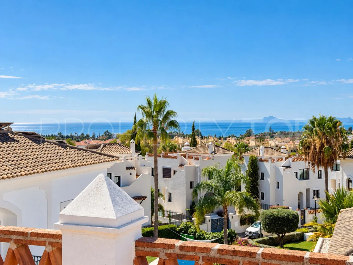 Villa de 4 dormitorios en venta en Selwo