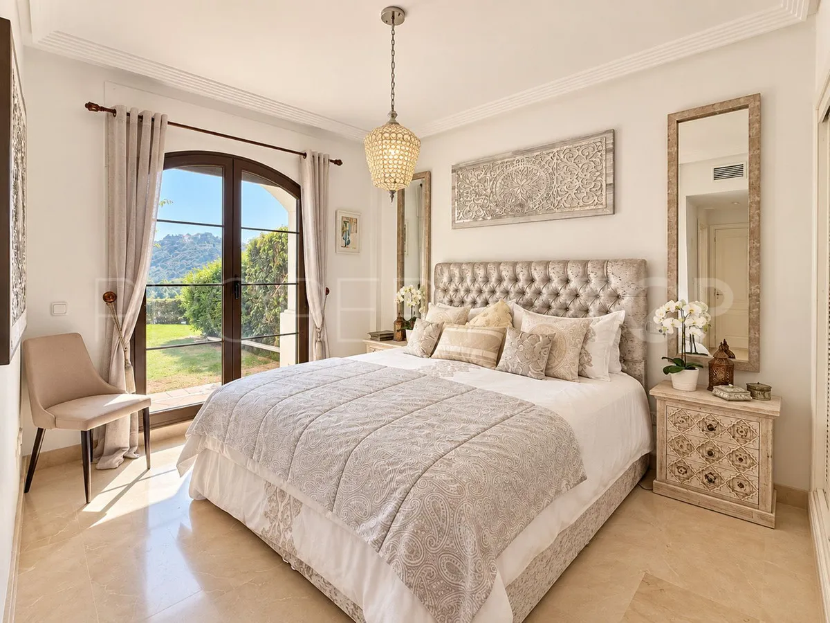 Los Arqueros ground floor apartment for sale