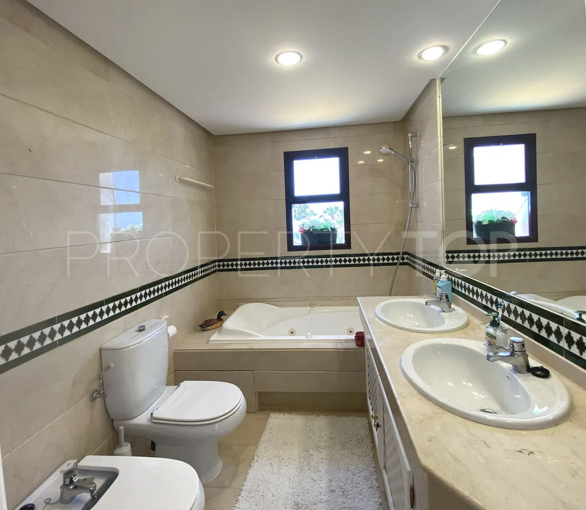 For sale town house in Los Arqueros