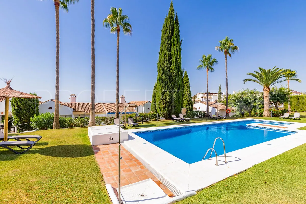 For sale town house in Los Arqueros