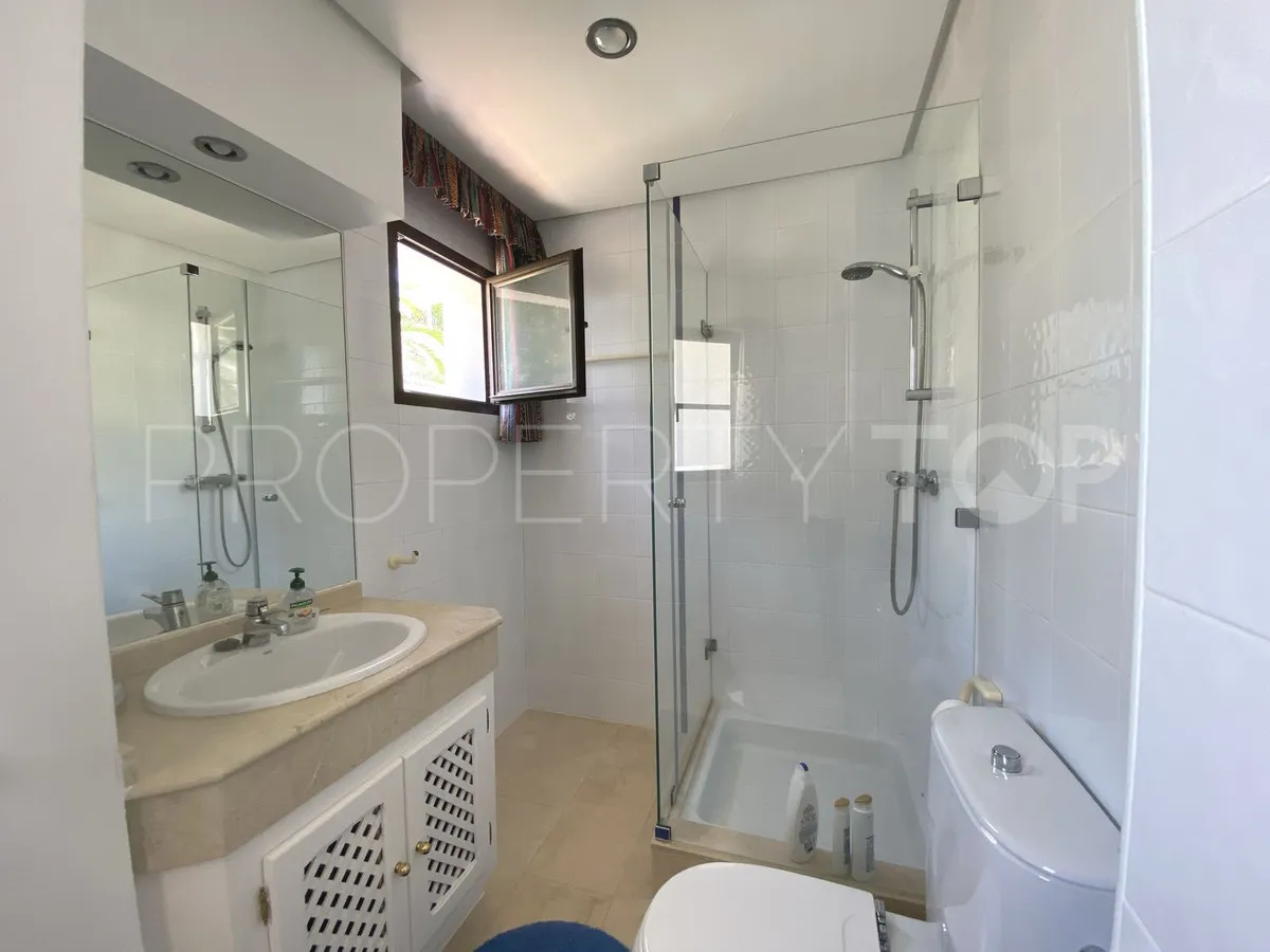 For sale town house in Los Arqueros