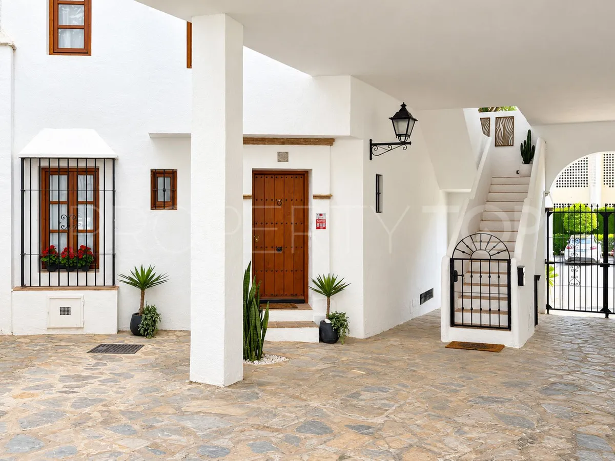 For sale town house in Nagüeles with 3 bedrooms