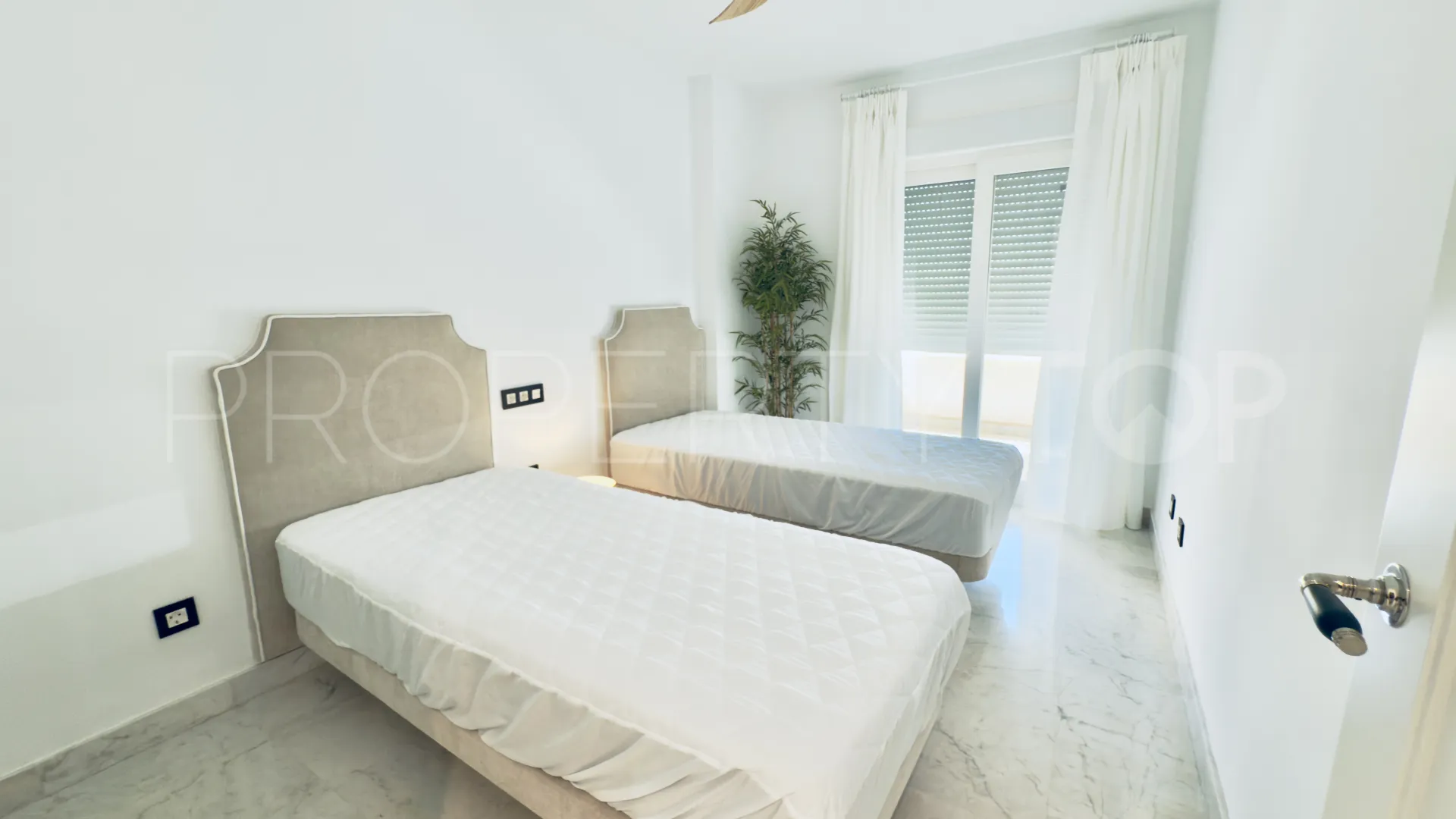 Marina Banus, apartamento con 3 dormitorios en venta