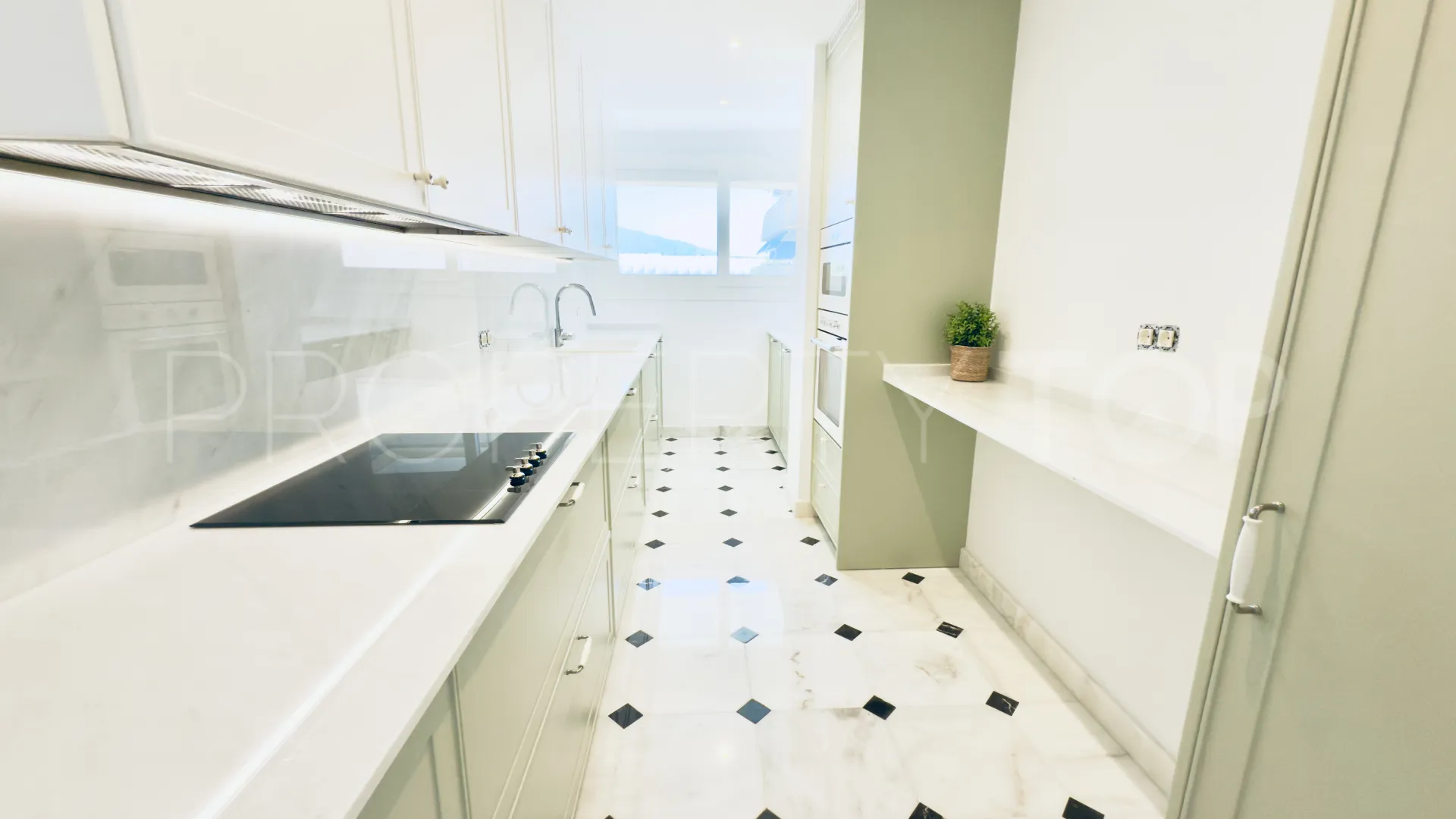 Marina Banus, apartamento con 3 dormitorios en venta