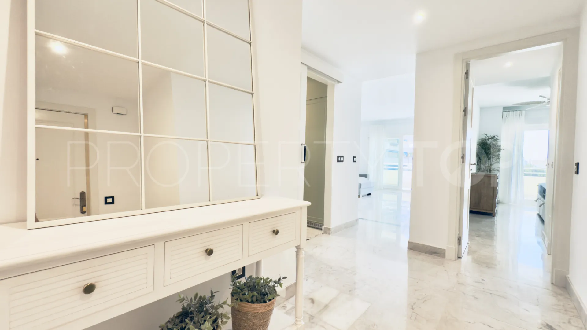 Marina Banus, apartamento con 3 dormitorios en venta