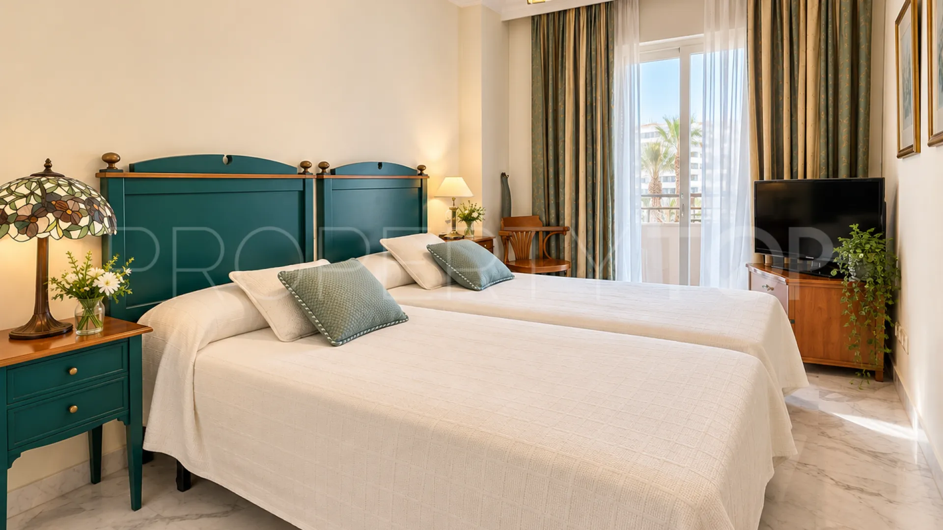 Apartment for sale in Marina Banus