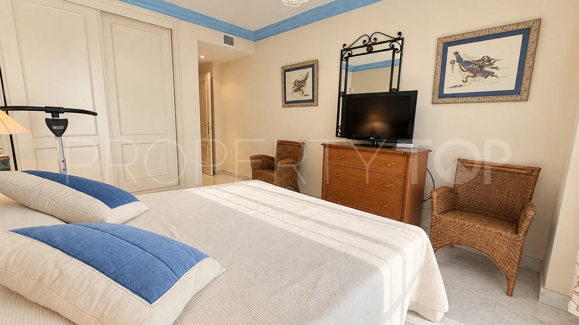 Apartment for sale in Marina Banus