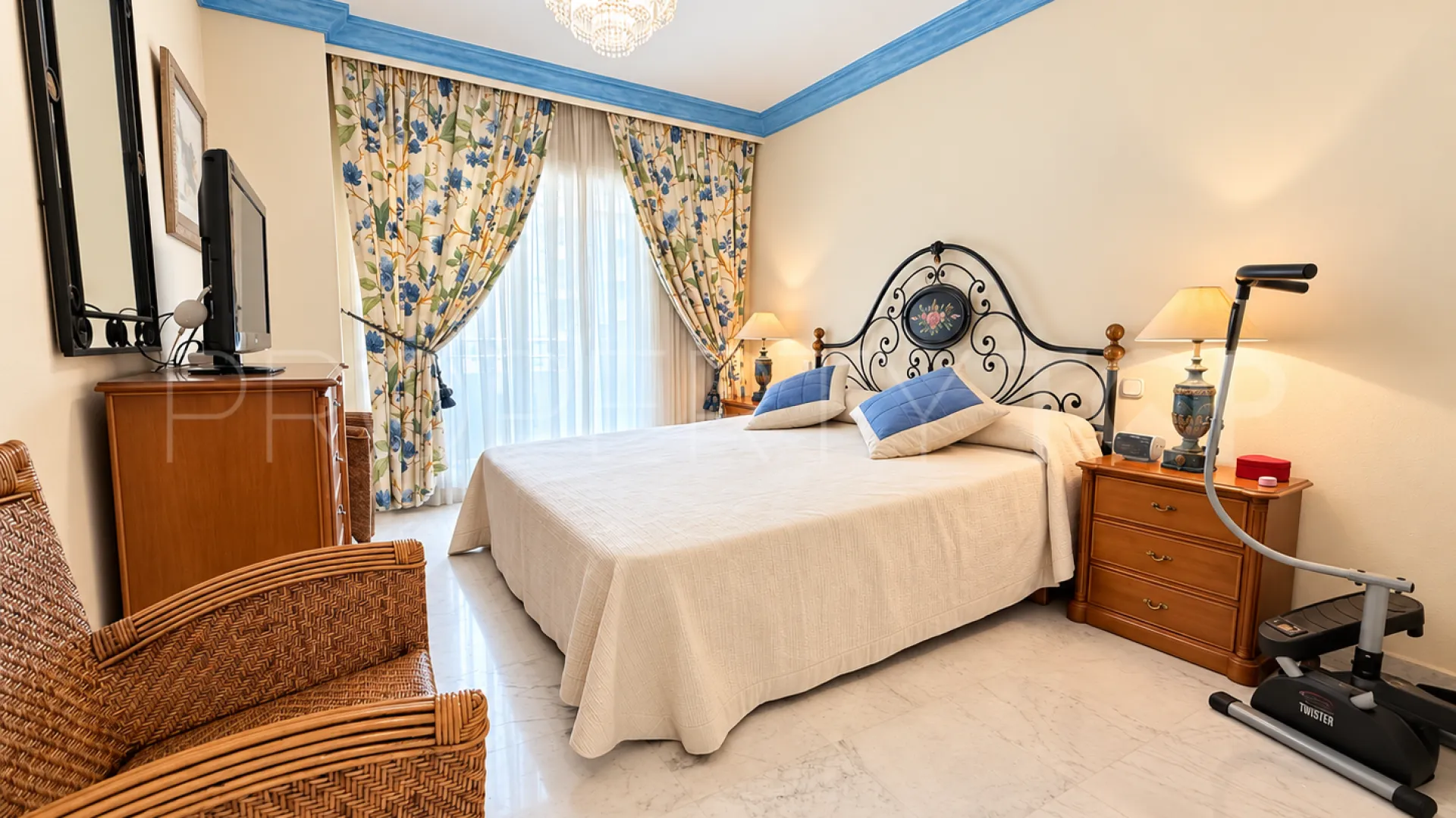 Apartment for sale in Marina Banus