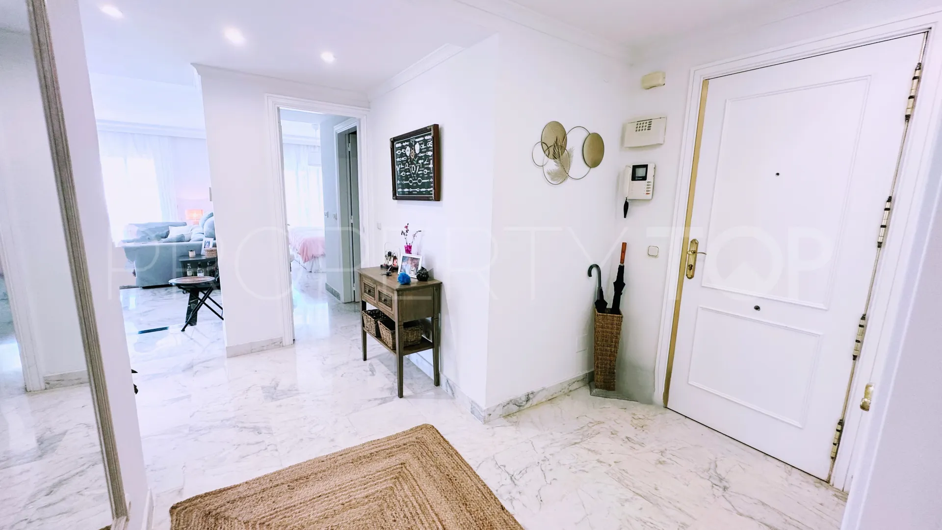 Marina Banus apartment for sale
