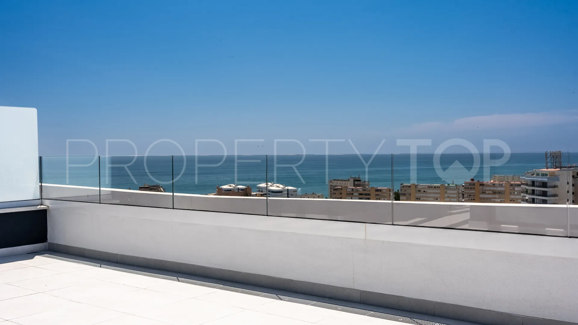 Duplex penthouse for sale in La Carihuela with 2 bedrooms