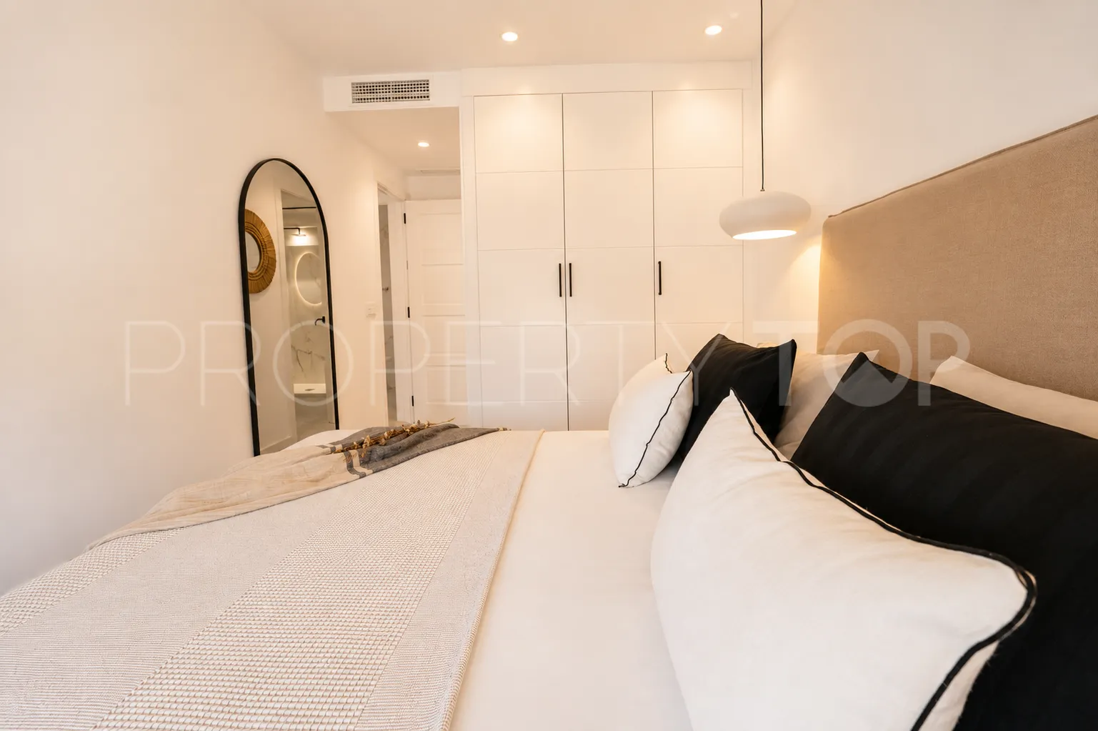 Duplex penthouse for sale in La Carihuela with 2 bedrooms