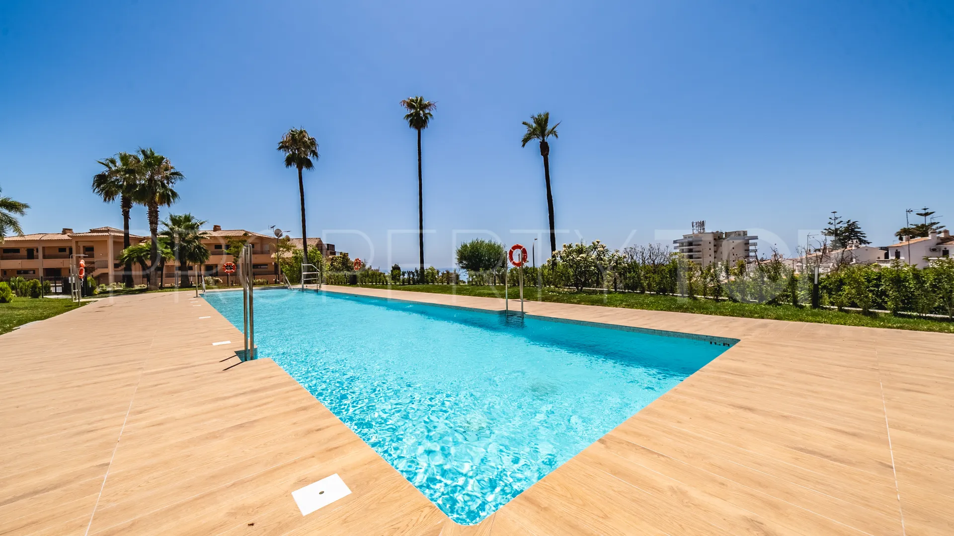 Duplex penthouse for sale in La Carihuela with 2 bedrooms