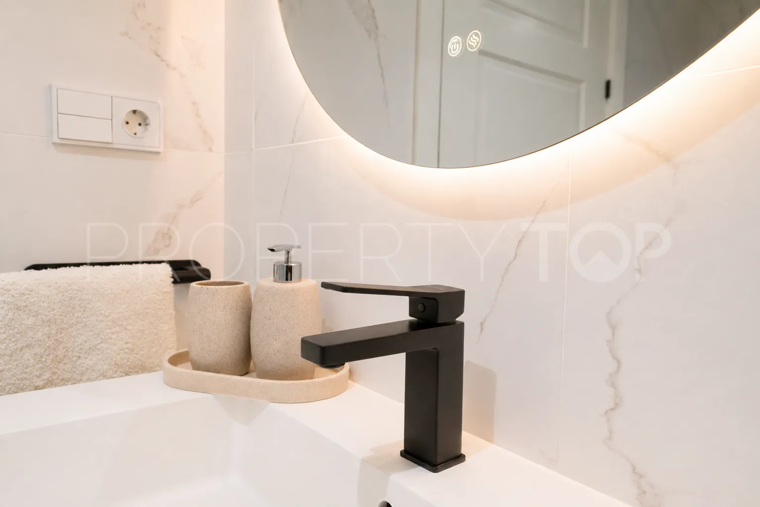 Duplex penthouse for sale in La Carihuela with 2 bedrooms