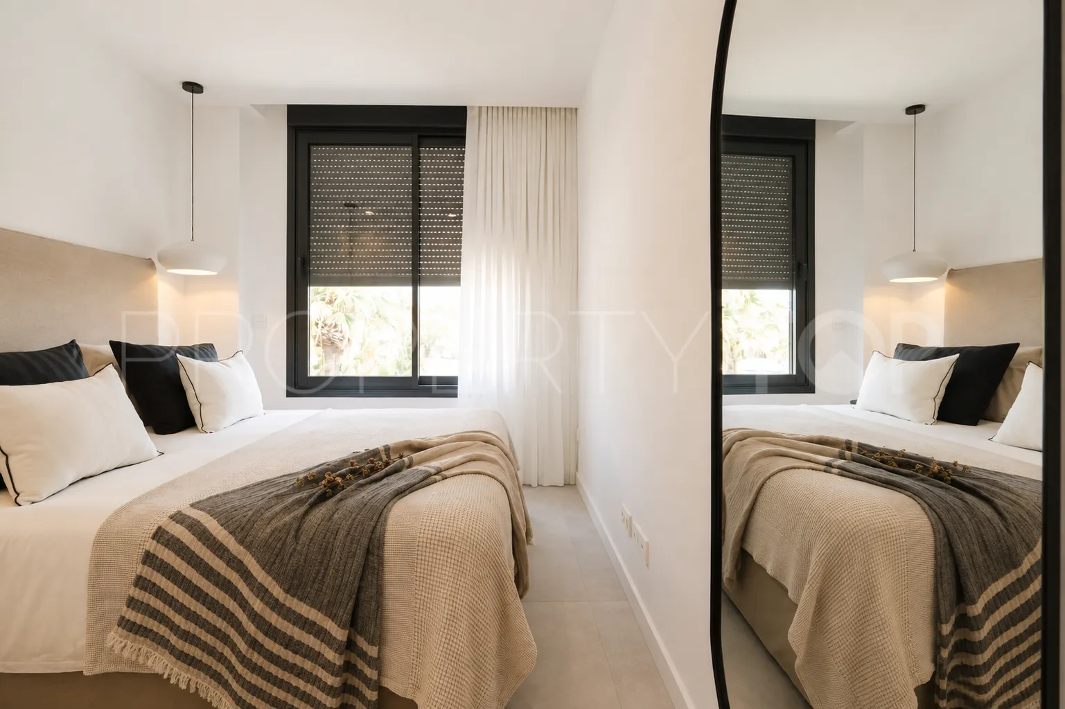 Duplex penthouse for sale in La Carihuela with 2 bedrooms