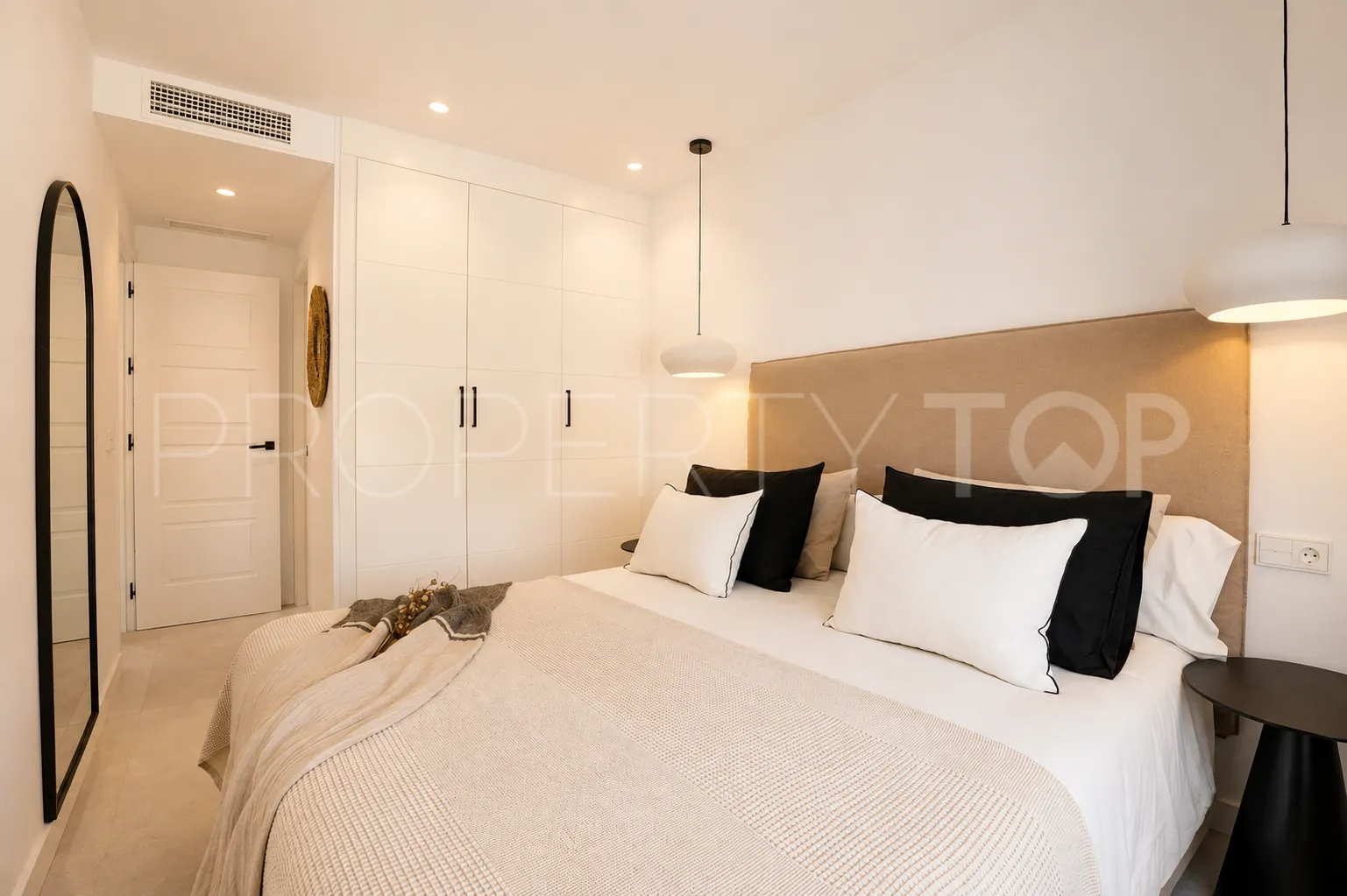 Duplex penthouse for sale in La Carihuela with 2 bedrooms