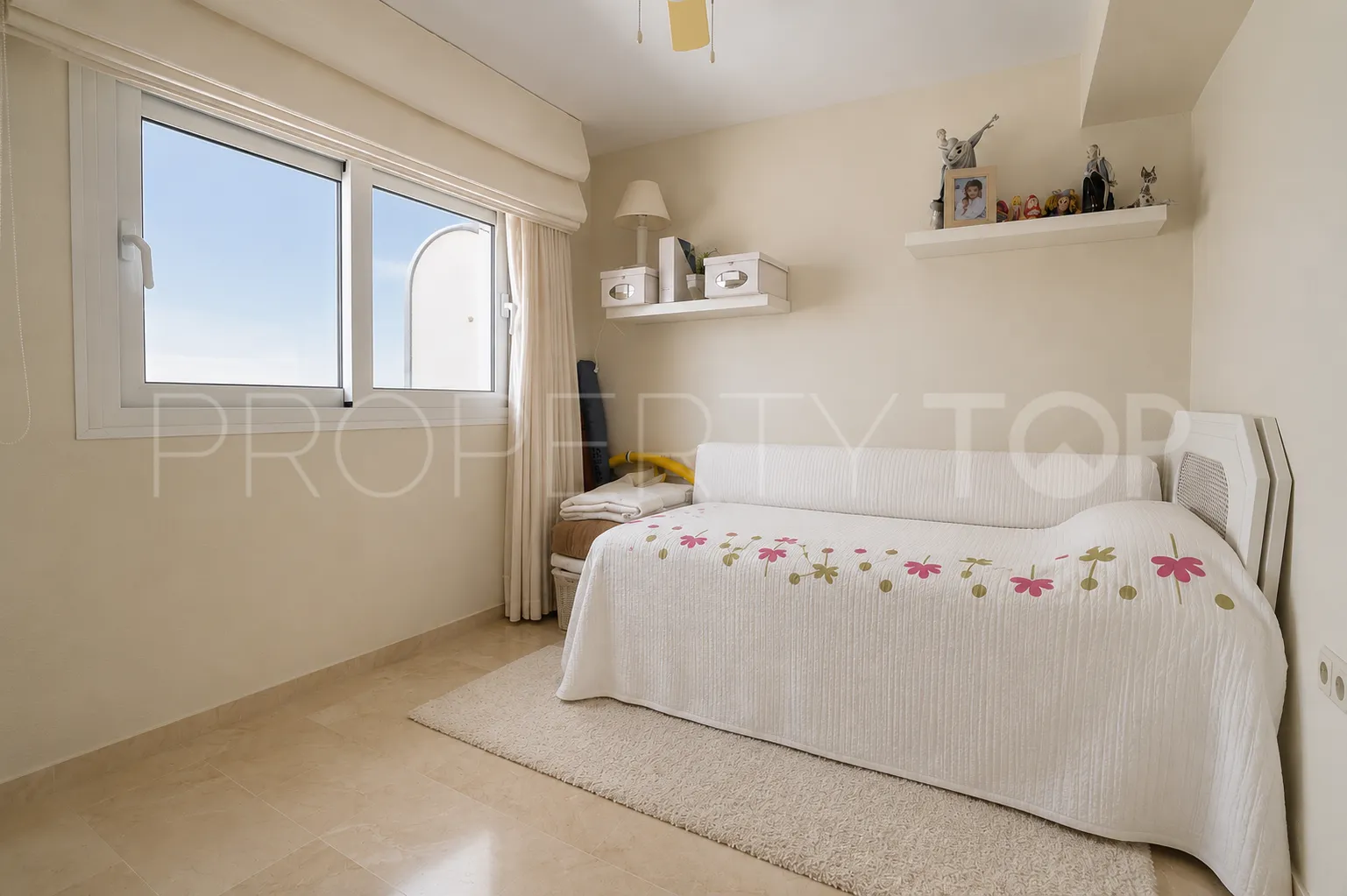 For sale duplex with 3 bedrooms in Elviria