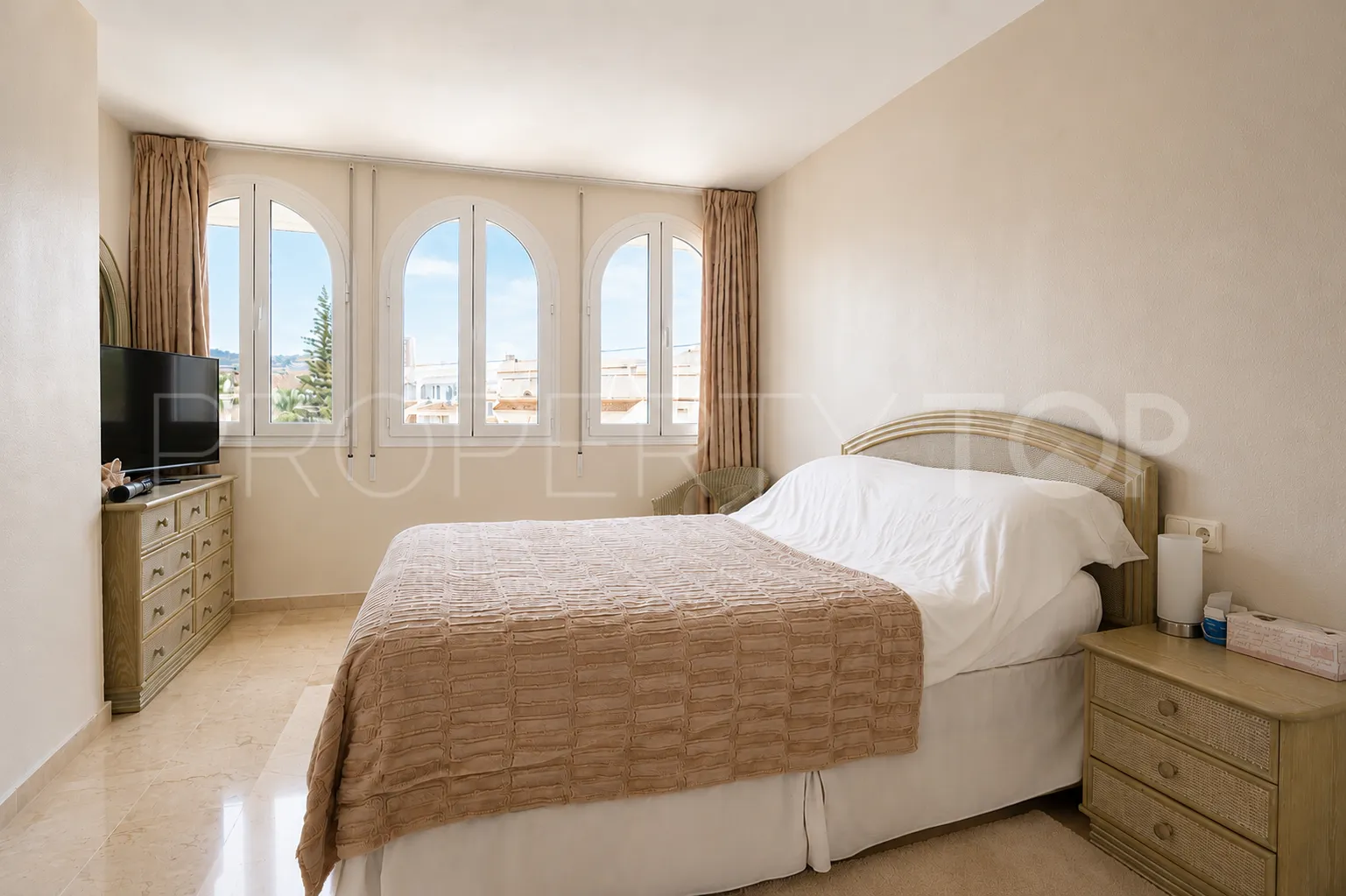 For sale duplex with 3 bedrooms in Elviria