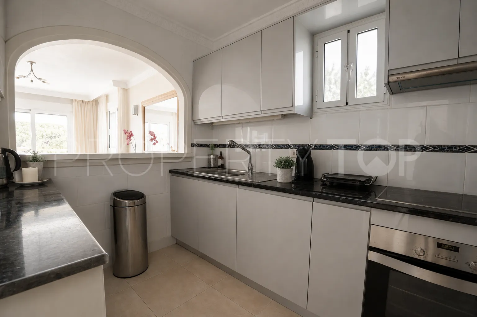 For sale duplex with 3 bedrooms in Elviria