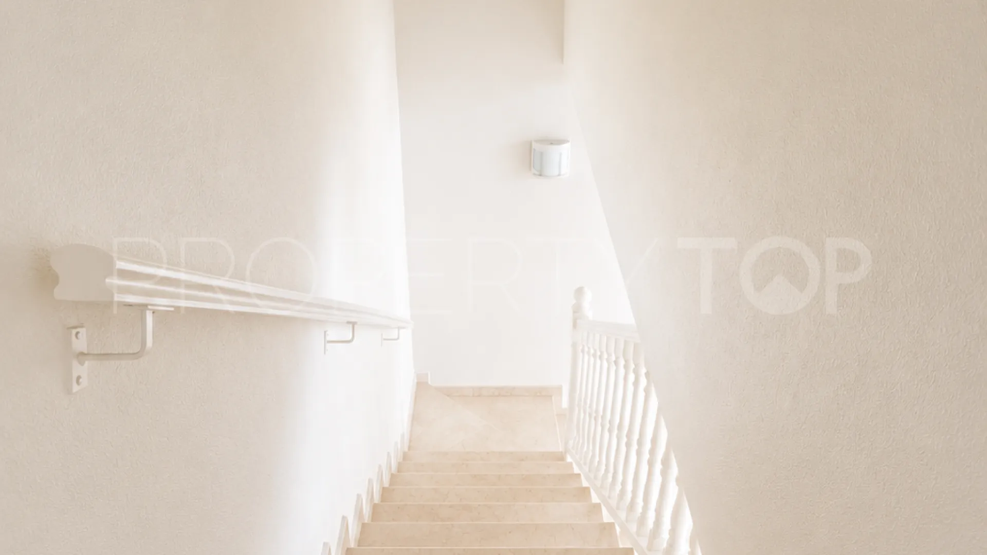 For sale duplex with 3 bedrooms in Elviria