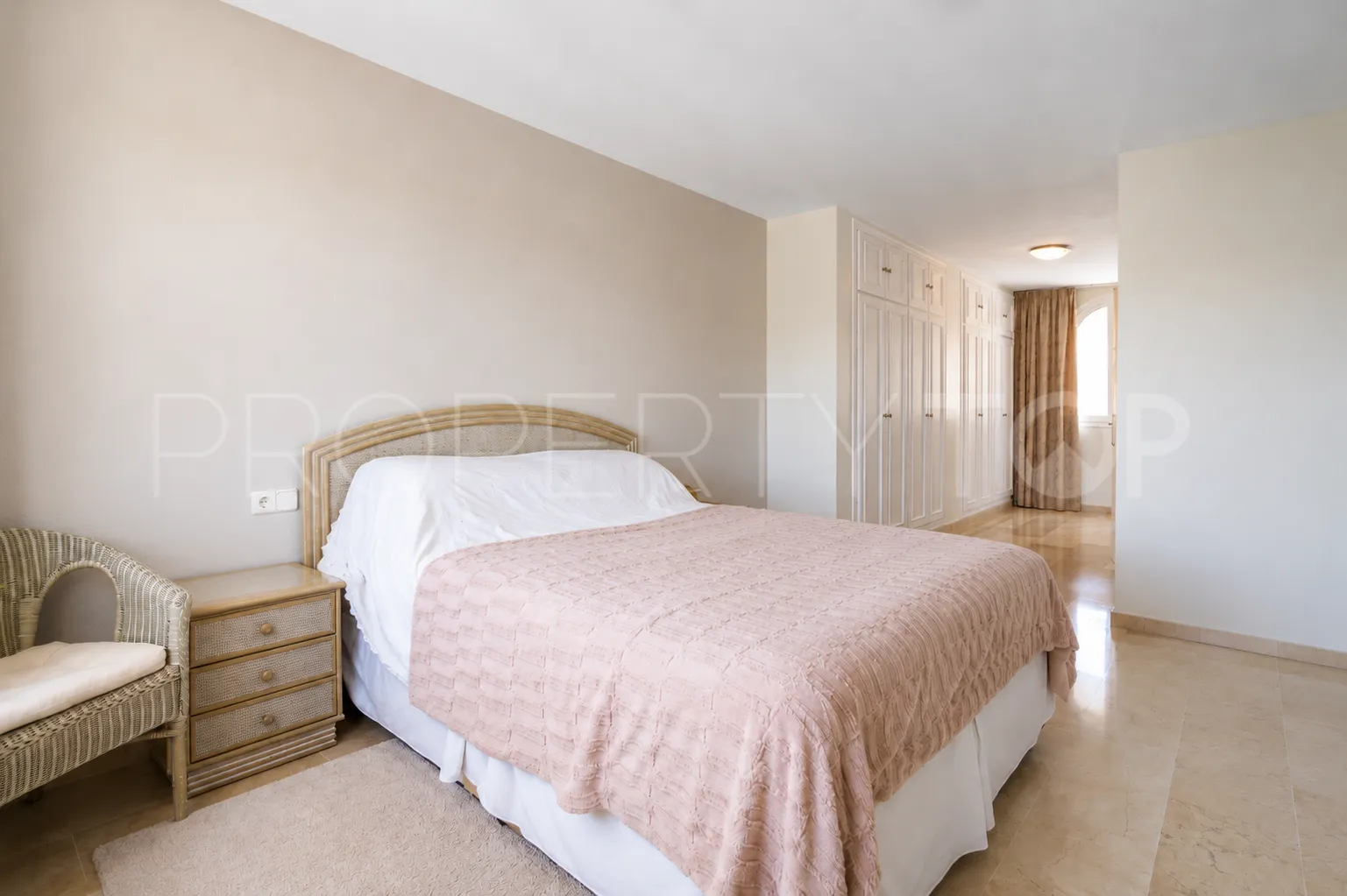 For sale duplex with 3 bedrooms in Elviria