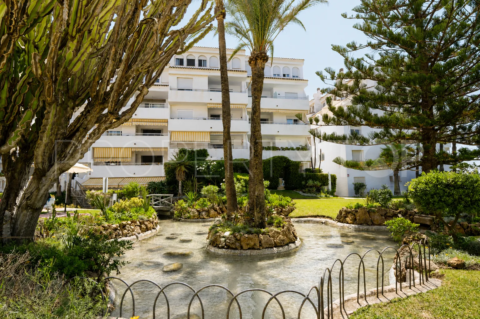 For sale duplex with 3 bedrooms in Elviria